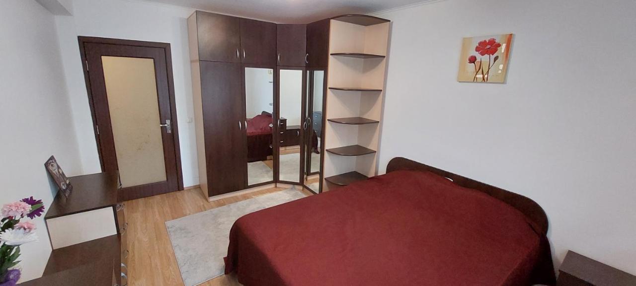 Apartament Cu 3 Camere คลูจ-นาโปกา ภายนอก รูปภาพ